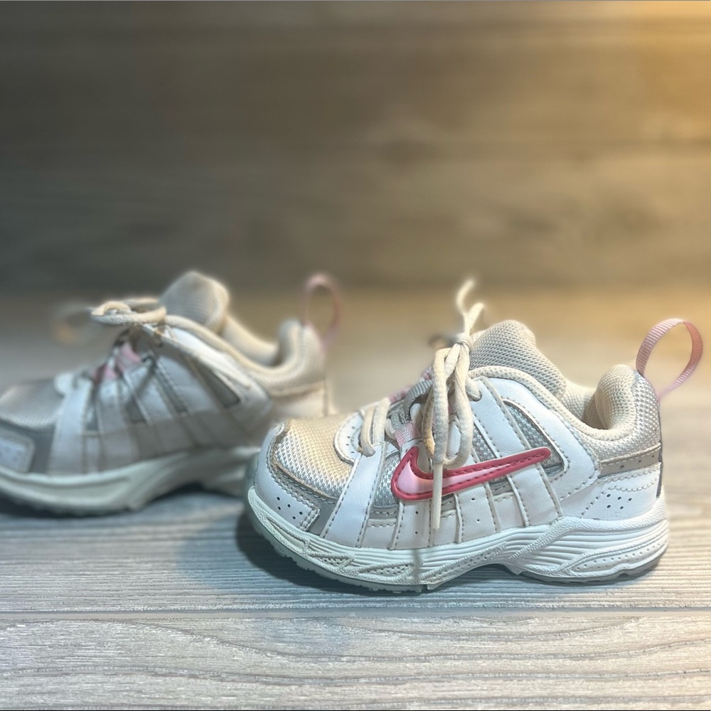 Nike Toddler Advantage Runner shoes